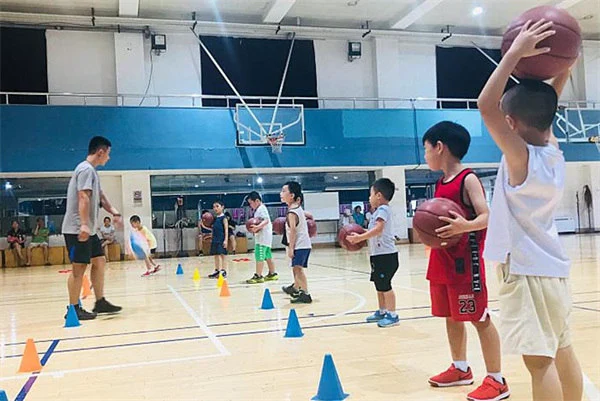 篮球训练营中试训的表现评估方法_0